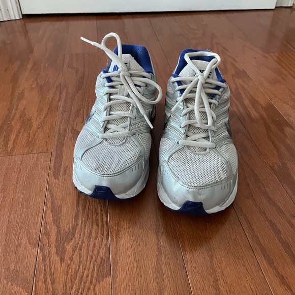 Nike shoes - Picture 1 of 5